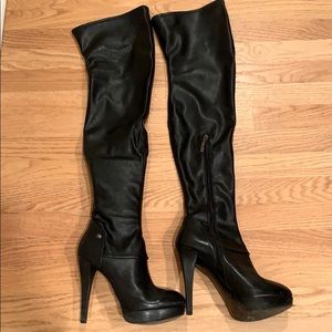 Guess “GWAERIAL” black size 8 over the knee boots